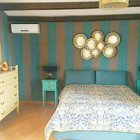 La Stanza Delle Muse In Con Piscina Alloggio in famiglia