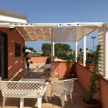 Alloggio in famiglia La Stanza Delle Muse In Con Piscina Fontane Bianche