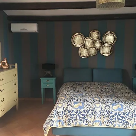 La Stanza Delle Muse In Con Piscina Alloggio in famiglia