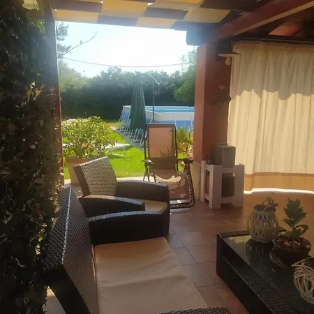 La Stanza Delle Muse In Con Piscina Alloggio in famiglia Fontane Bianche